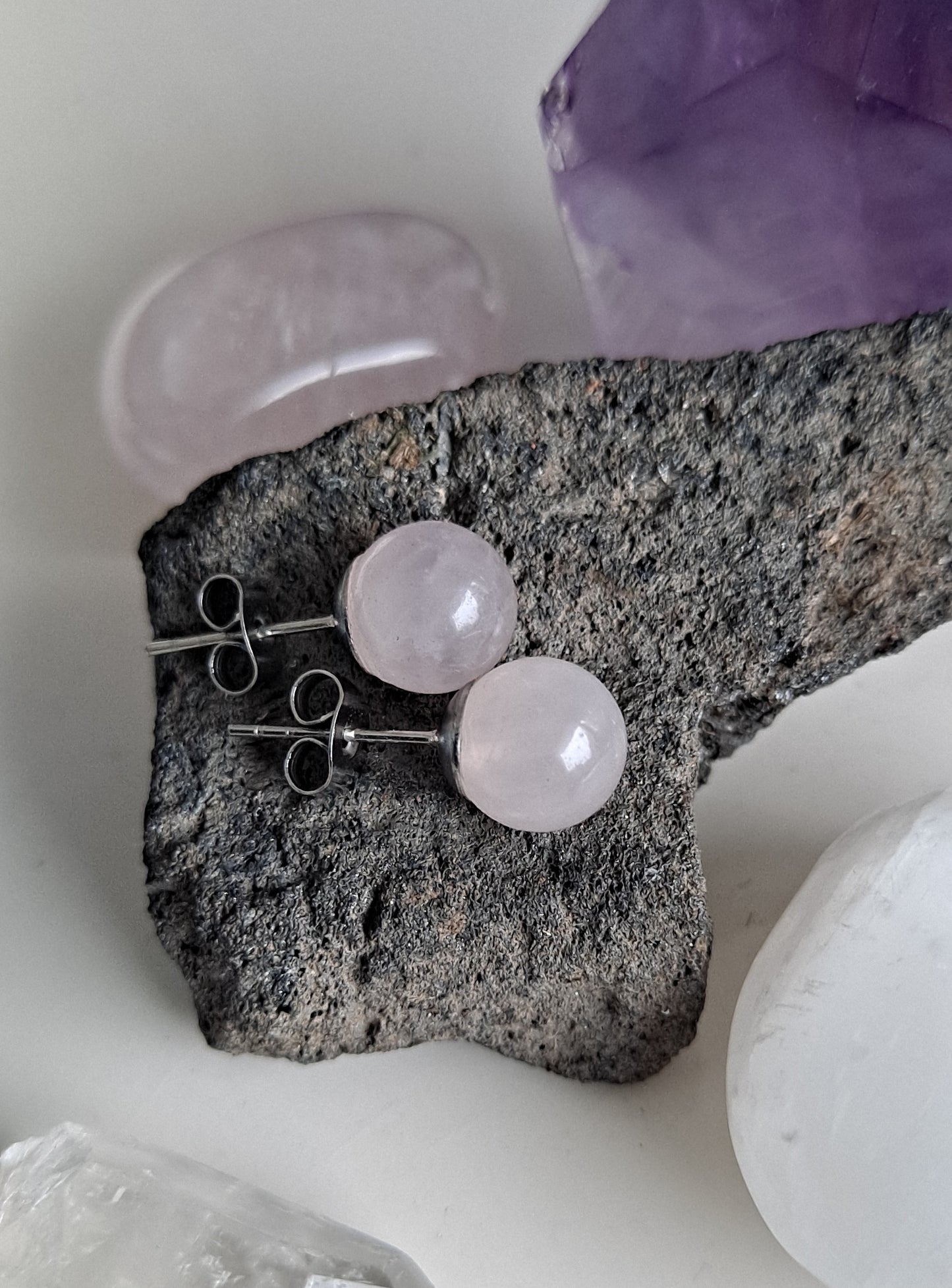 Nappikorvakorut ruusukvartsi