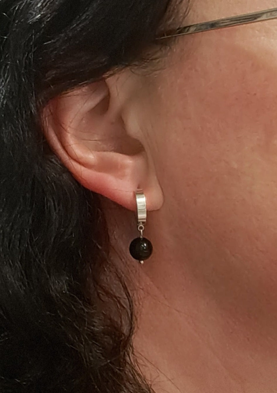 Hopearengas musta obsidiaani