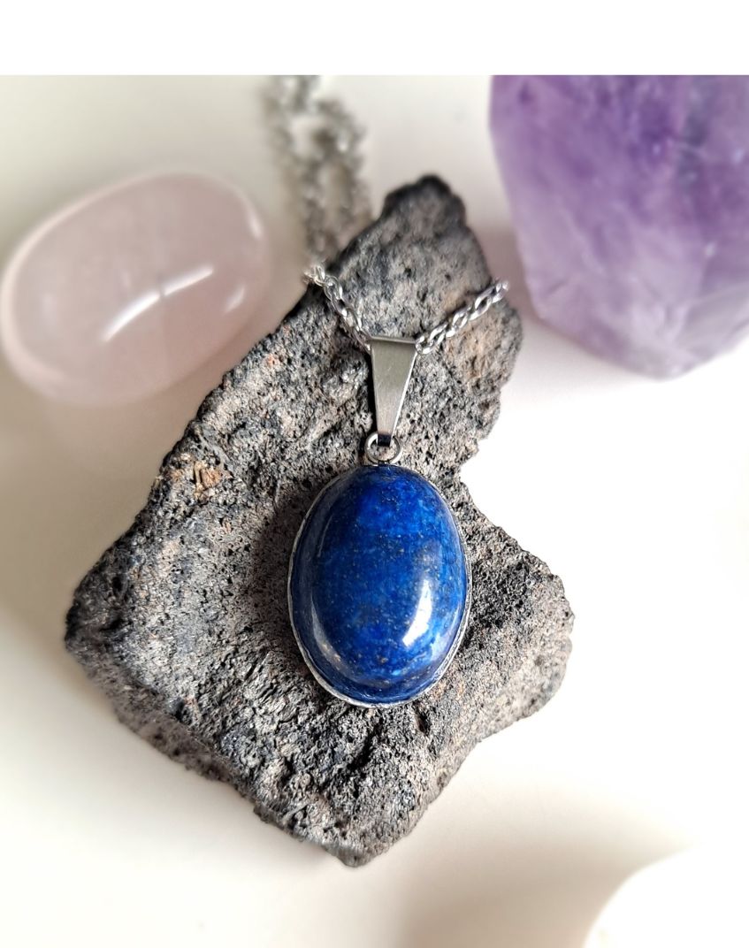 Kaulakoru lapis lazuli riipus